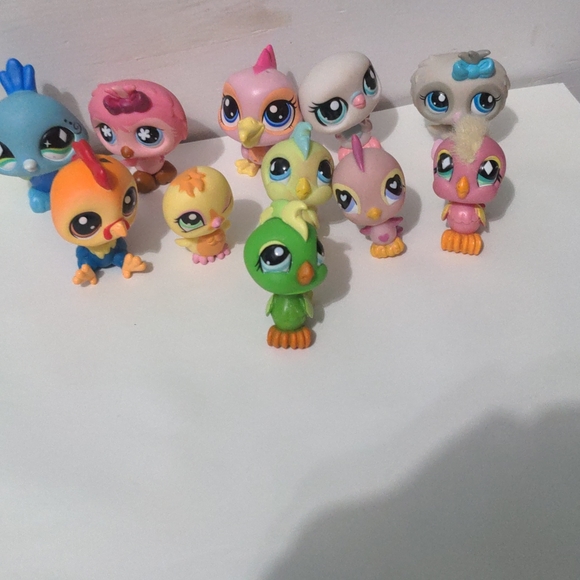 Bundle of littlest pet shops, houses, and accessories - Picture 6 of 17